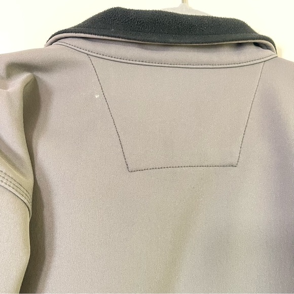 Carhartt Rain Defender Relaxed Fit Heavyweight Softshell Jacket - Picture 6 of 15